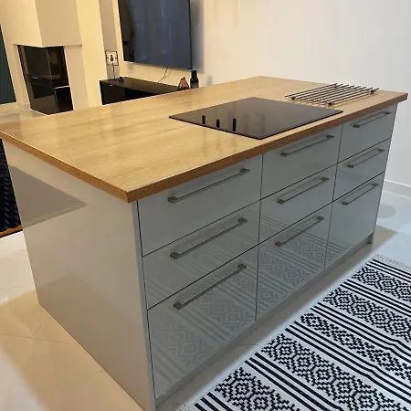 Lily's Maison Ii The Breeze